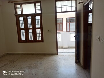 Room in 1 BHK Builder Floor at Sector 26a – for Rent