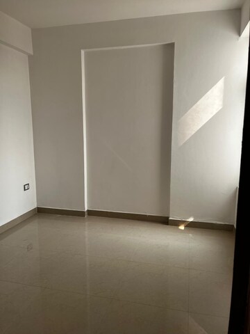 Room in 3 BHK Apartment at ROF Amaltas, Sector 92 – for Rent