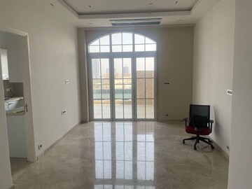 Room in 3 BHK Apartment at Indiabulls Sky Forest, Lower Parel – for Rent