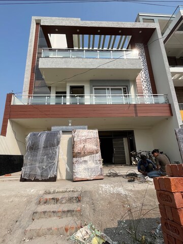 2 BHK Builder Floor For Rent in Gomti Nagar Lucknow  8153825