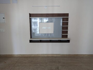 Room in 2 BHK Apartment at Amrapali Golf Homes, Sector 4, Greater Noida – for Rent