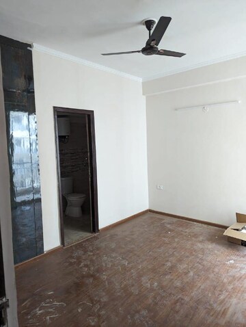 Room in 2 BHK Apartment at Amrapali Golf Homes, Sector 4, Greater Noida – for Rent