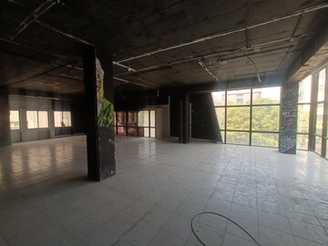 Parking in  Showroom at Nungambakkam – for Rent