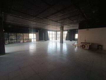Parking in  Showroom at Nungambakkam – for Rent