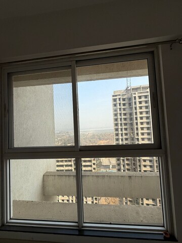 Room in 1.5 BHK Apartment at Godrej Emerald, Ghodbunder Road – for Sale