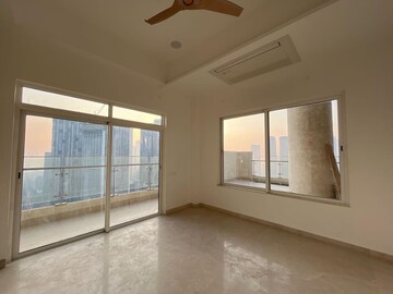 Room in 3 BHK Apartment at Indiabulls Sky Forest, Lower Parel – for Rent