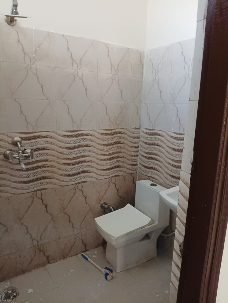 Bathroom, ambala highway 2 Bedroom 100 Sq.Yd. Builder Floor In Ambala Highway Zirakpur 8153952