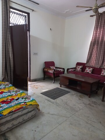 Room in 2 BHK Builder Floor at Sector 37 – for Rent