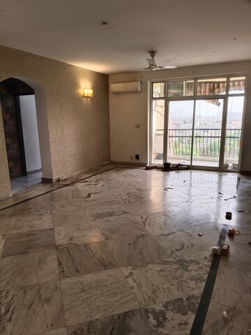 Room in 4 BHK Apartment at Ardee City The Residency, Sector 52 – for Rent