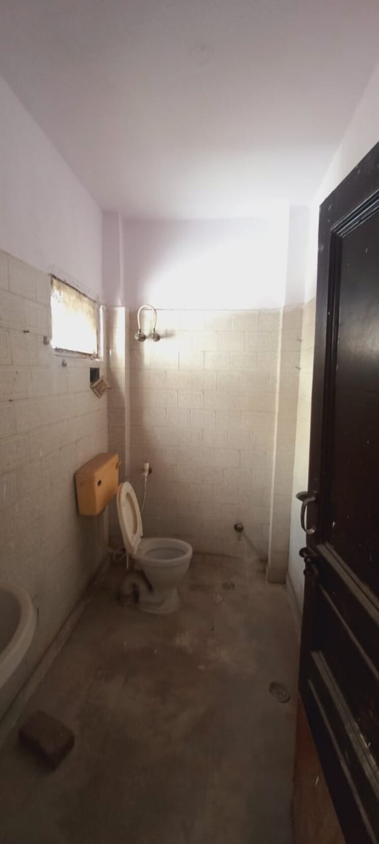 Bathroom, kailash-puram 3 Bedroom 115 Sq.Yd. Builder Floor In Sadarpur Ghaziabad 8154083