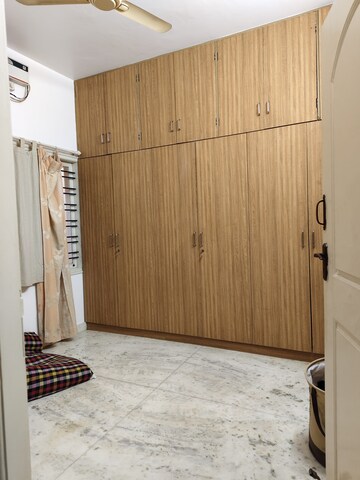 Room in 2 BHK Builder Floor at Halasuru – for Rent