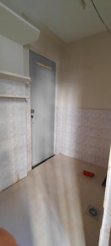 Room in 2 BHK Apartment at Lloyds Garden, Prabhadevi – for Rent
