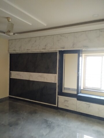 Room in 3 BHK Apartment at Cybercity Rainbow Vistas Rock Gardens, Hi Tech City – for Rent