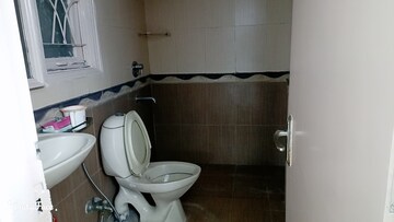 Bathroom in 3 BHK Apartment at Parsvnath Green Ville, Sector 48 – for Rent