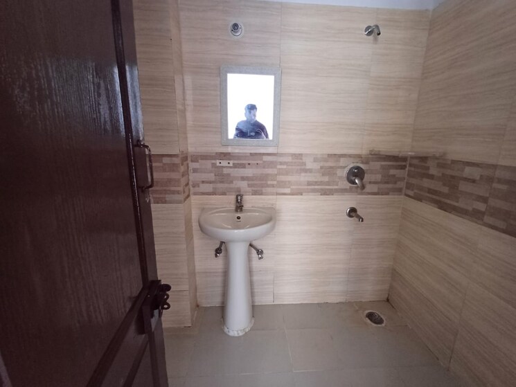 Bathroom, amrapali-zodiac 3 Bedroom 1325 Sq.Ft. Apartment In Sector 120 Noida 8154180