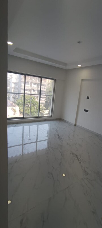 Room in 3 BHK Apartment at Bandra West – for Rent