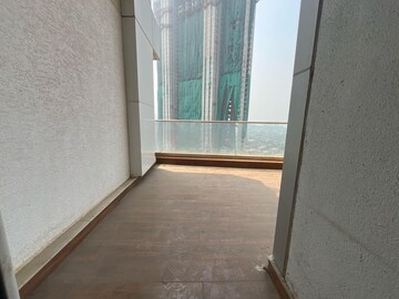 Room in 3 BHK Apartment at Enpar Lotus 101 Worli Residences, Lower Parel – for Rent