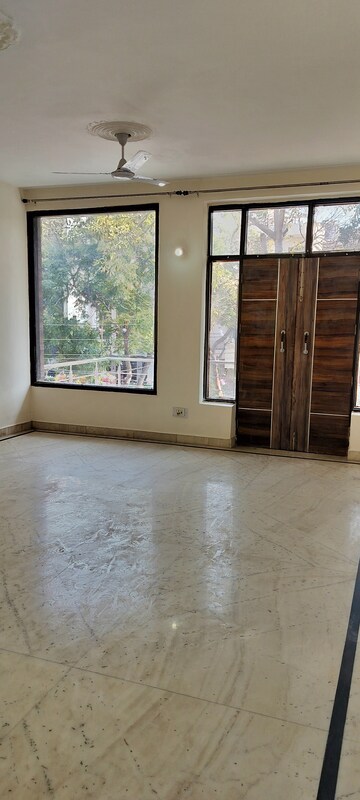 Room in 3 BHK Independent House at RWA Apartments Sector 39, Sector 39 – for Rent