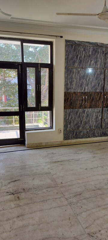 Room in 3 BHK Independent House at RWA Apartments Sector 39, Sector 39 – for Rent