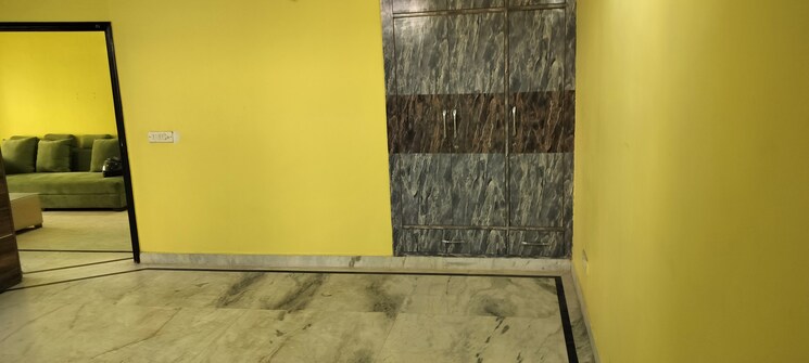 Room, rwa-apartments-sector-39 3 Bedroom 300 Sq.Mt. Independent House In Sector 39 Noida 8154255