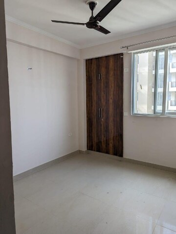 2.5 BHK Apartment For Rent in Amrapali Golf Homes, Sector 4, Greater Noida