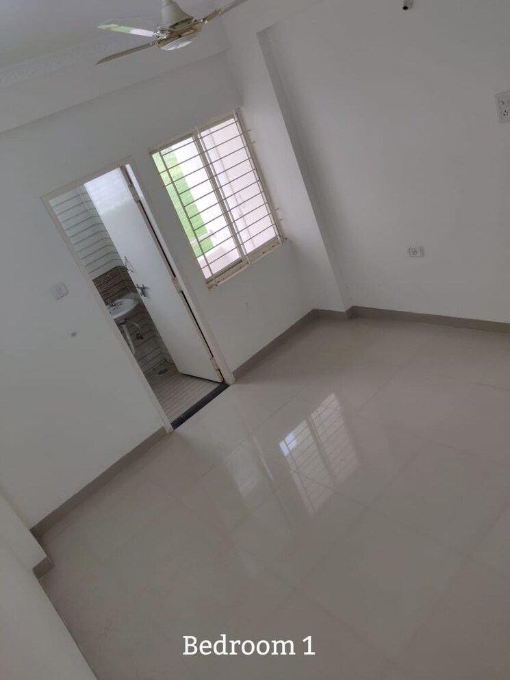 Room, hoshangabad road 3 Bedroom 960 Sq.Ft. Apartment In Hoshangabad Road Bhopal 8154306
