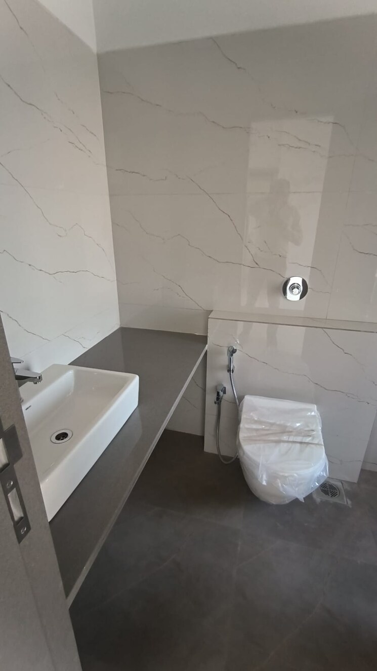 Bathroom, sahakar-revanta 3 Bedroom 933 Sq.Ft. Apartment In Goregaon West Mumbai 8154346