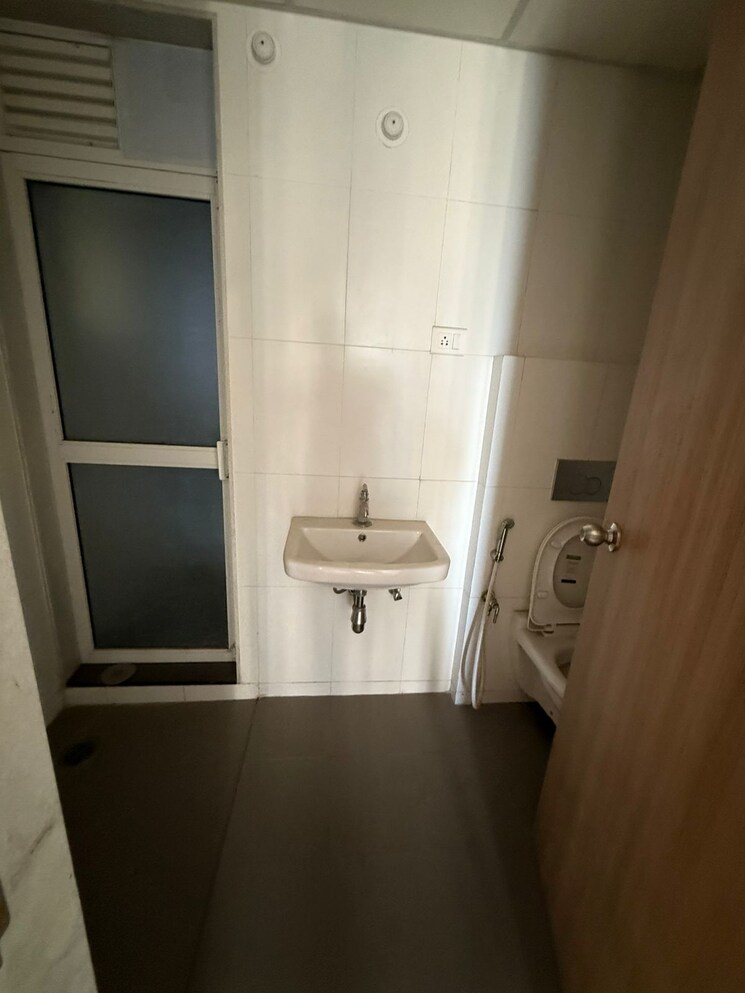 Bathroom, godrej-emerald 2 Bedroom 708 Sq.Ft. Apartment In Ghodbunder Road Thane 8154372