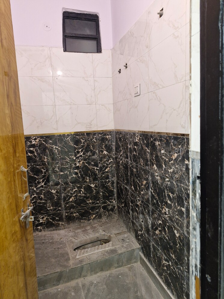 Bathroom, adarsh-apartment-7 2 Bedroom 720 Sq.Ft. Apartment In Dlf Ankur Vihar Ghaziabad 8154487
