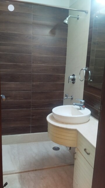 Master Bedroom in 3 BHK Builder Floor at Safdarjang Enclave – for Rent
