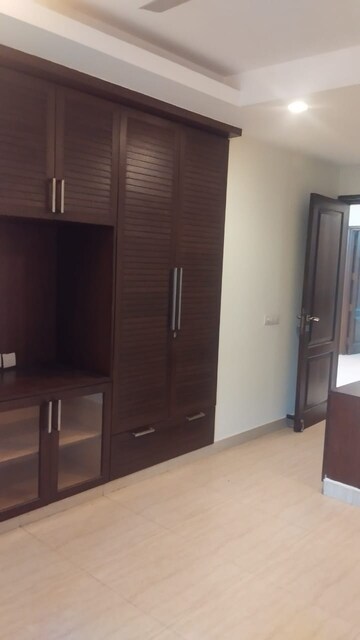 Room in 3 BHK Builder Floor at Safdarjang Enclave – for Rent
