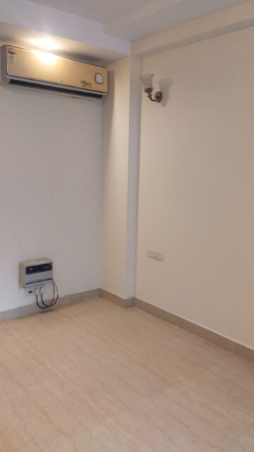 Room in 3 BHK Builder Floor at Safdarjang Enclave – for Rent