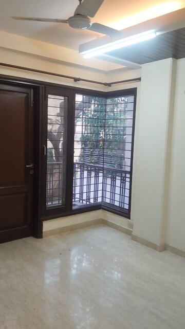 Room in 3 BHK Builder Floor at Safdarjang Enclave – for Rent