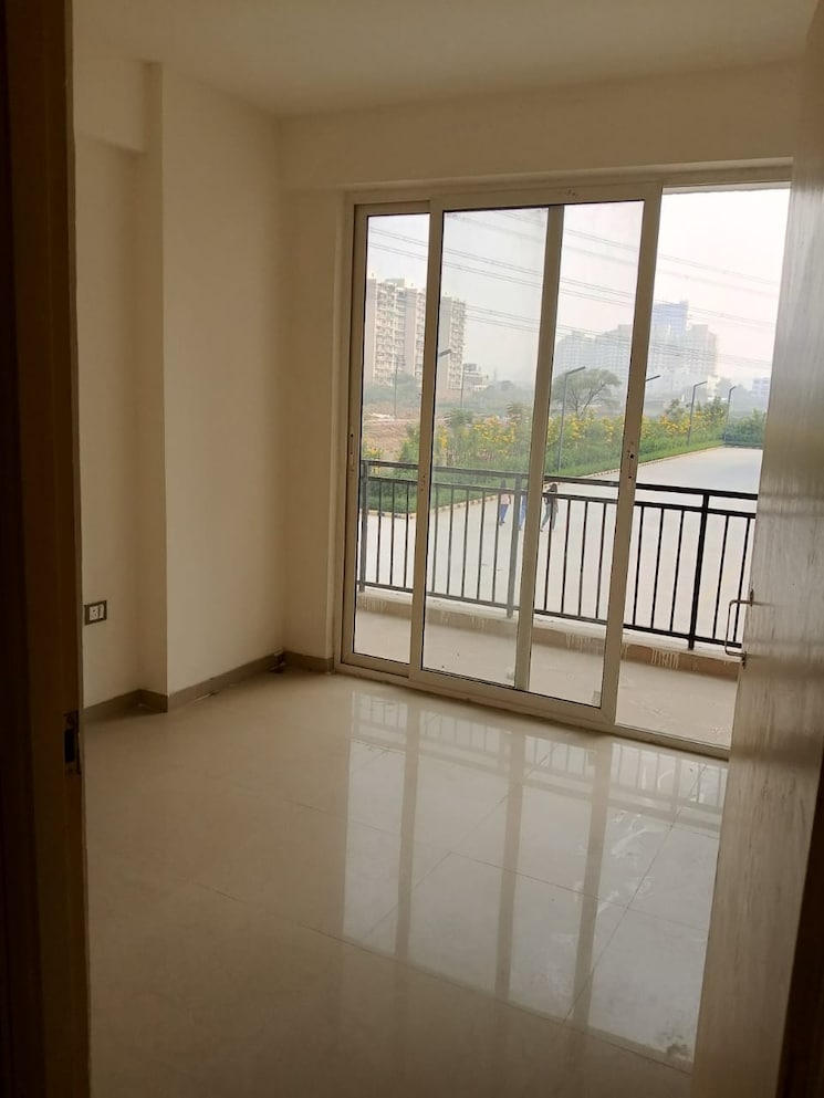 Balcony, rof-aalayas-phase-2 3 Bedroom 864 Sq.Ft. Apartment In Sector 102 Gurgaon 8154543