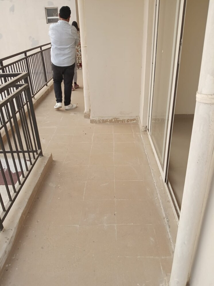 Balcony, rof-aalayas-phase-2 3 Bedroom 864 Sq.Ft. Apartment In Sector 102 Gurgaon 8154543