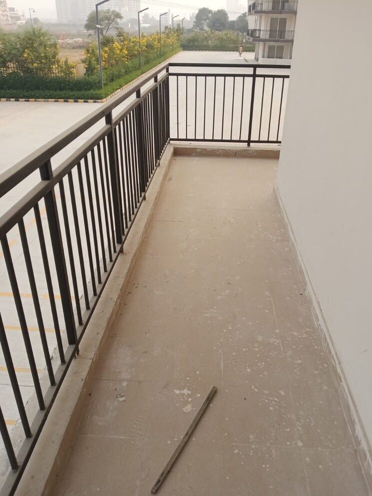Balcony, rof-aalayas-phase-2 3 Bedroom 864 Sq.Ft. Apartment In Sector 102 Gurgaon 8154543