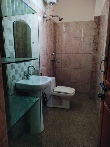 Attached Bathroom in 1.5 BHK Independent House at Sector 47 – for Rent