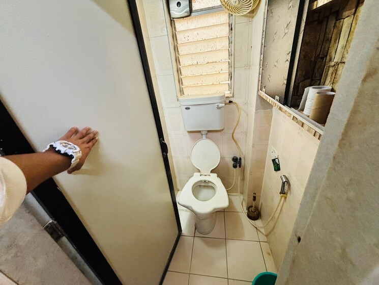 Bathroom, utsav-chs-andheri 2 Bedroom 1025 Sq.Ft. Apartment In Andheri West Mumbai 8154651