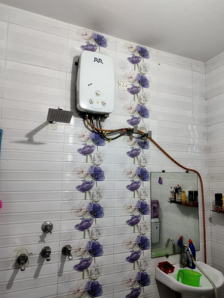 Bathroom, madhavpuram 3 Bedroom 136 Sq.Yd. Apartment In Madhavpuram Meerut 8154645