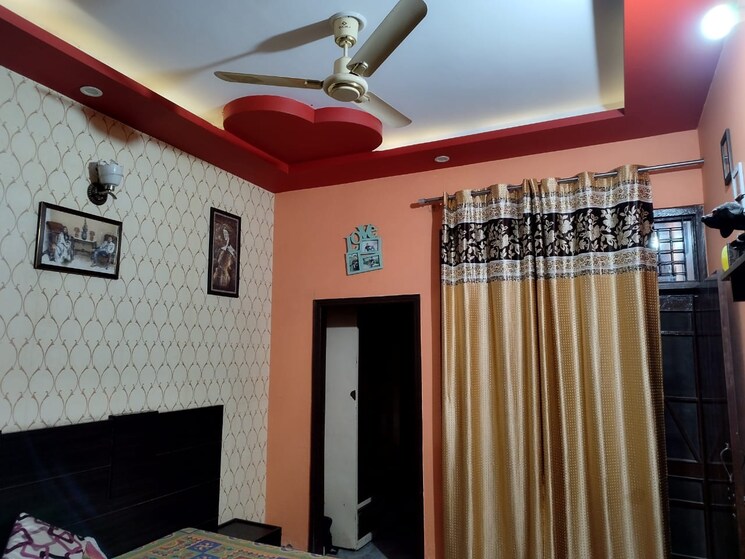Bedroom, madhavpuram 3 Bedroom 136 Sq.Yd. Apartment In Madhavpuram Meerut 8154645