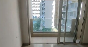 Room in 2 BHK Apartment at Kalpataru Radiance, Goregaon West – for Rent