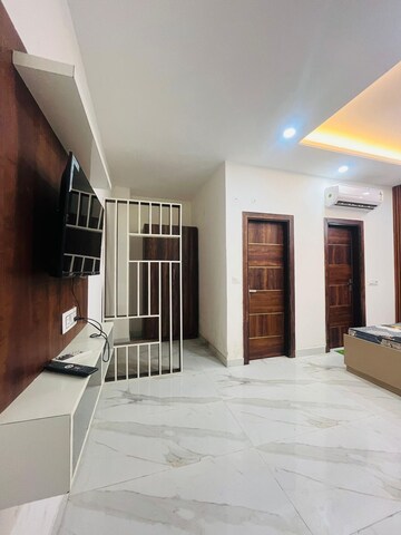 Living Room in 1 BHK Builder Floor at Ansal Sushant Lok I, Sector 43 – for Rent