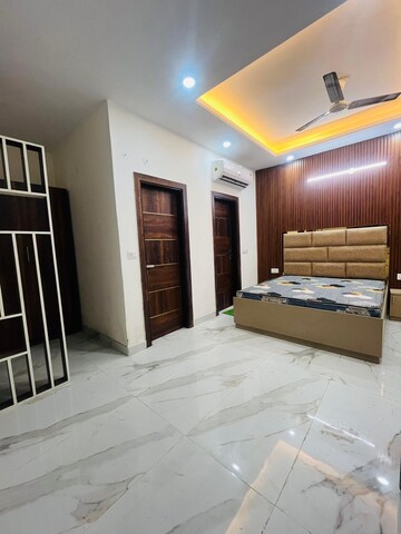 Living Room in 1 BHK Builder Floor at Ansal Sushant Lok I, Sector 43 – for Rent