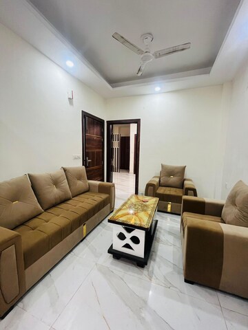 Living Room in 1 BHK Builder Floor at Ansal Sushant Lok I, Sector 43 – for Rent