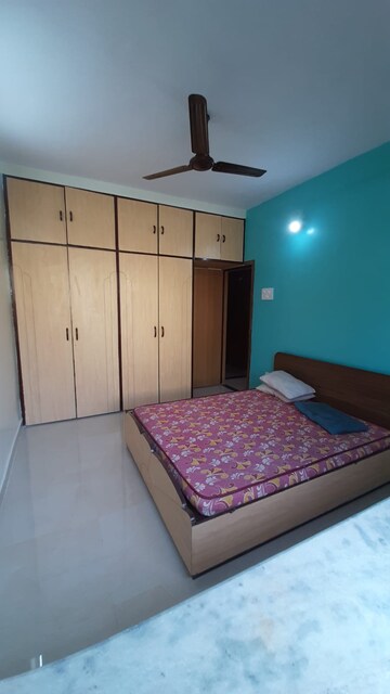 Bedroom in 2 BHK Apartment at Vile Parle West – for Rent