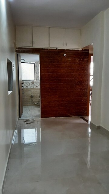 Furnished Amenities in 2 BHK Apartment at Vile Parle West – for Rent