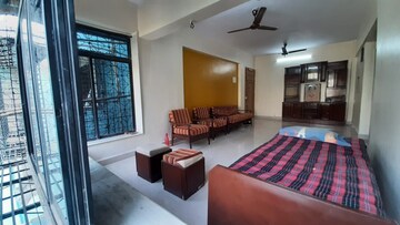 Bedroom in 2 BHK Apartment at Vile Parle West – for Rent