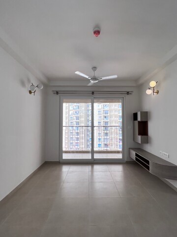 Room in 2 BHK Apartment at Bhartiya Nikoo Homes Phase 2, Thanisandra Main Road – for Rent