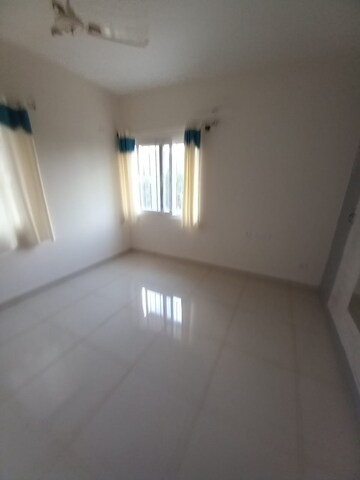 Room in 2.5 BHK Apartment at Shriram Luxor, Hennur Road – for Sale