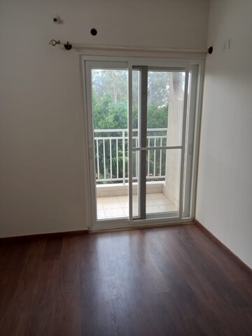 Room in 2.5 BHK Apartment at Shriram Luxor, Hennur Road – for Sale